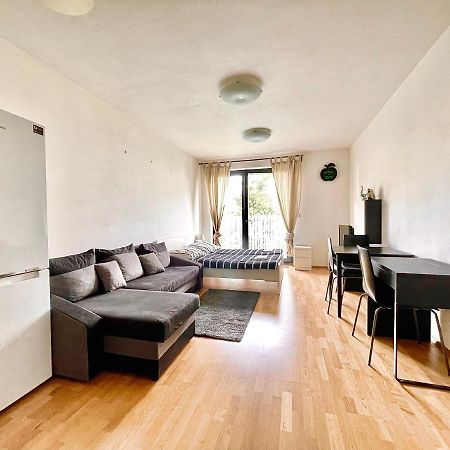 Garden Park Studio Prag Exterior foto
